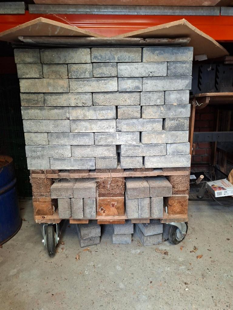 8,5m² Betonklinkers grijs 22x10.5x6 cm, Tuin en Terras, Tegels en Klinkers, Ophalen, Gebruikt, Klinkers, 5 tot 10 m²