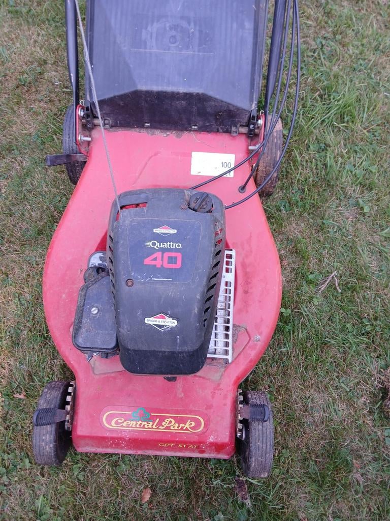 Grasmaaier van baksteen en straton, Ophalen