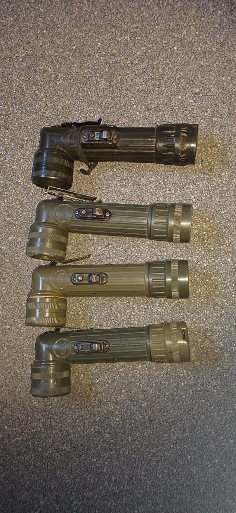 Militaire zaklamp, Caravanes & Camping, Lampes de poche, Enlèvement, Utilisé, Batterie