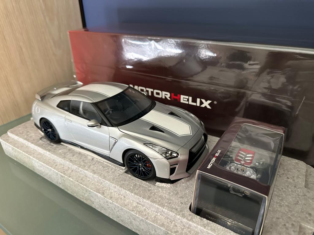 1/18 Nissan GT-R (R35) 50th Anniversary - Motorhelix, Ophalen of Verzenden, Zo goed als nieuw
