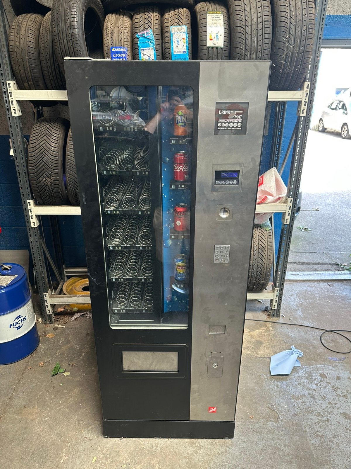 Drank- en Snoepautomaat, Ophalen, Zo goed als nieuw