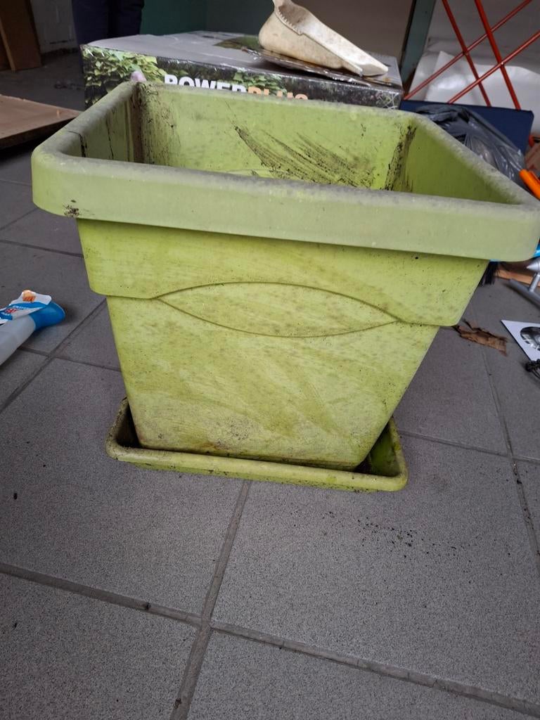 Grote bloembak met onderzetter, Tuin en Terras, Ophalen