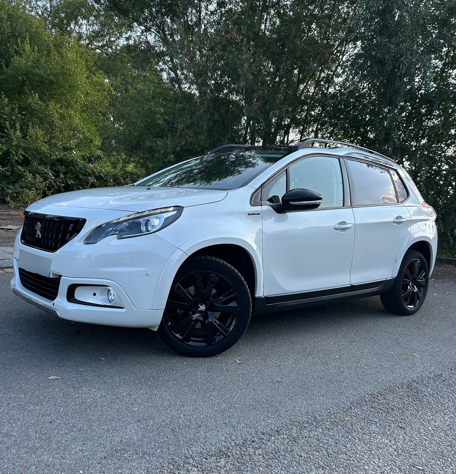Peugeot 2008 GT Line 1.2i  wit parelmoer   **FULL OPTION**, Auto's, Dealer onderhouden, USB, 1198 cc, Wit