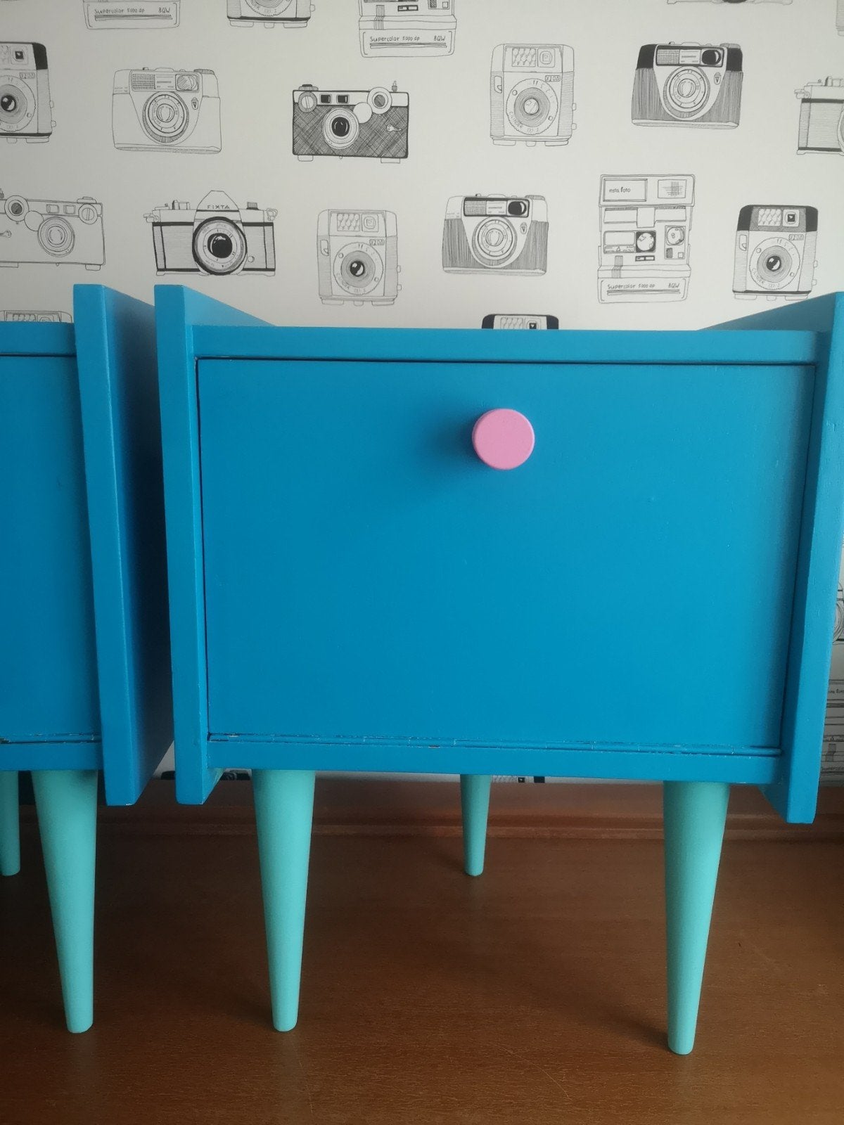 nachtkastjes, 18 euro per stuk, Ophalen
