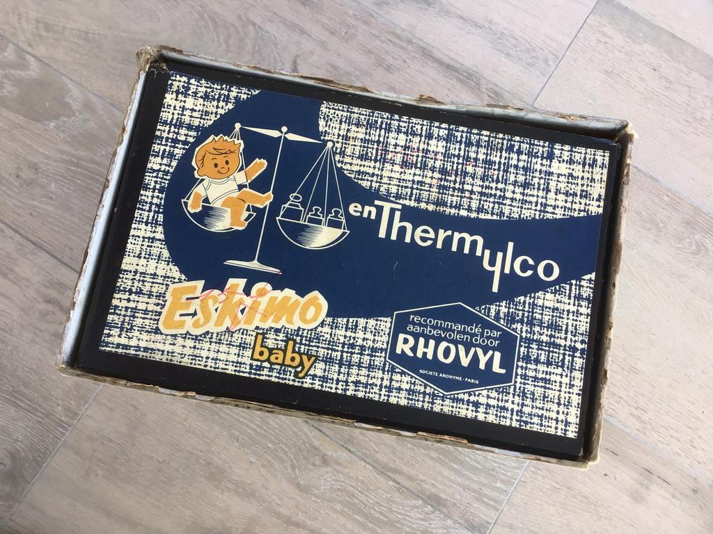 Vintage kartonnen box Eskimo baby, Ophalen of Verzenden, Gebruikt, Verpakking