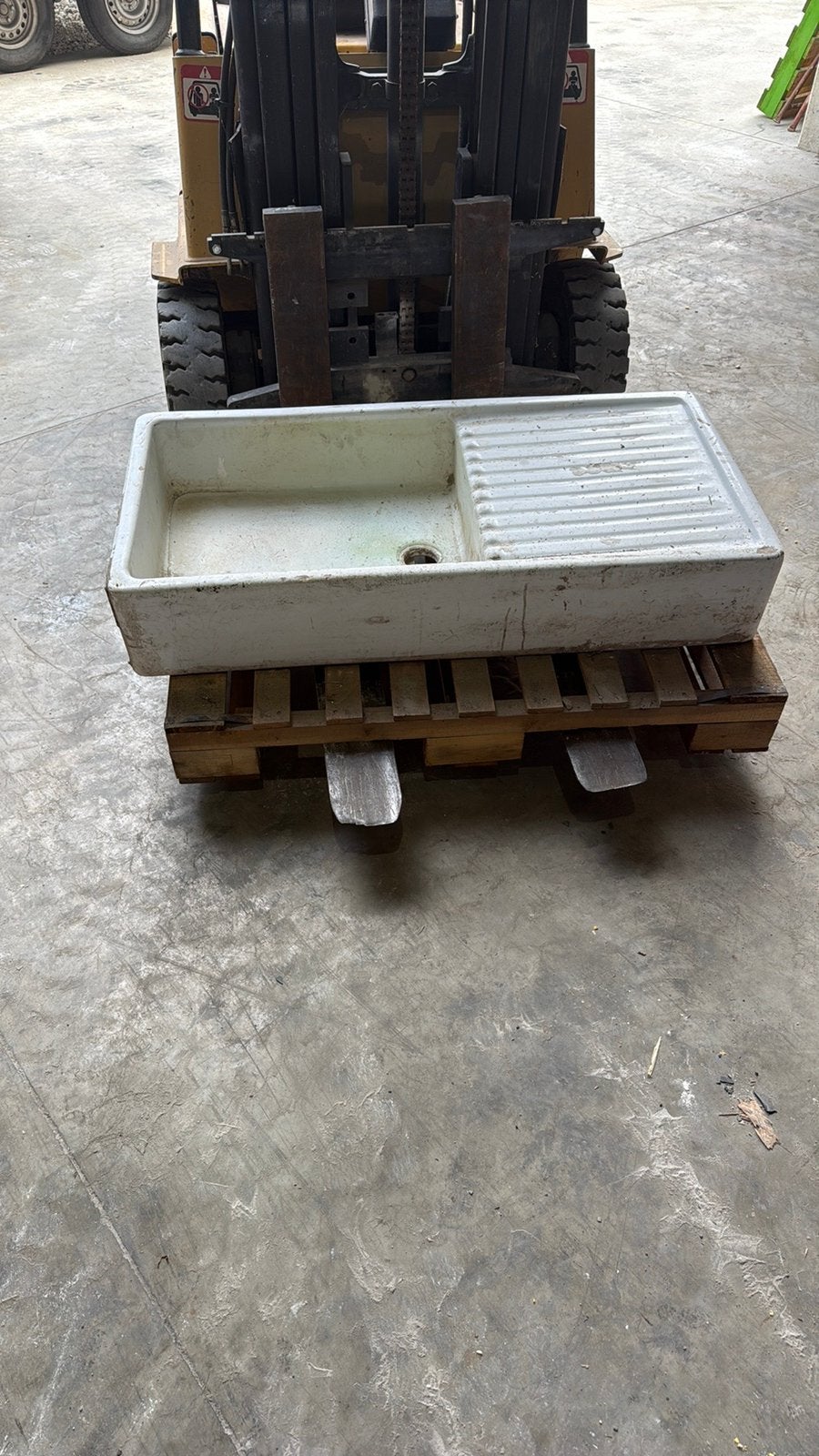 Oude porselein lavabo, Doe-het-zelf en Bouw, Ophalen, Gebruikt, Steen, Wastafel