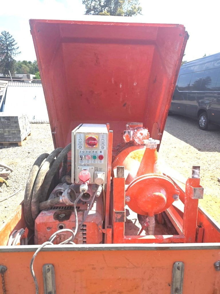 PFT silomat D140 op aanhangwagen, Spachtelputz