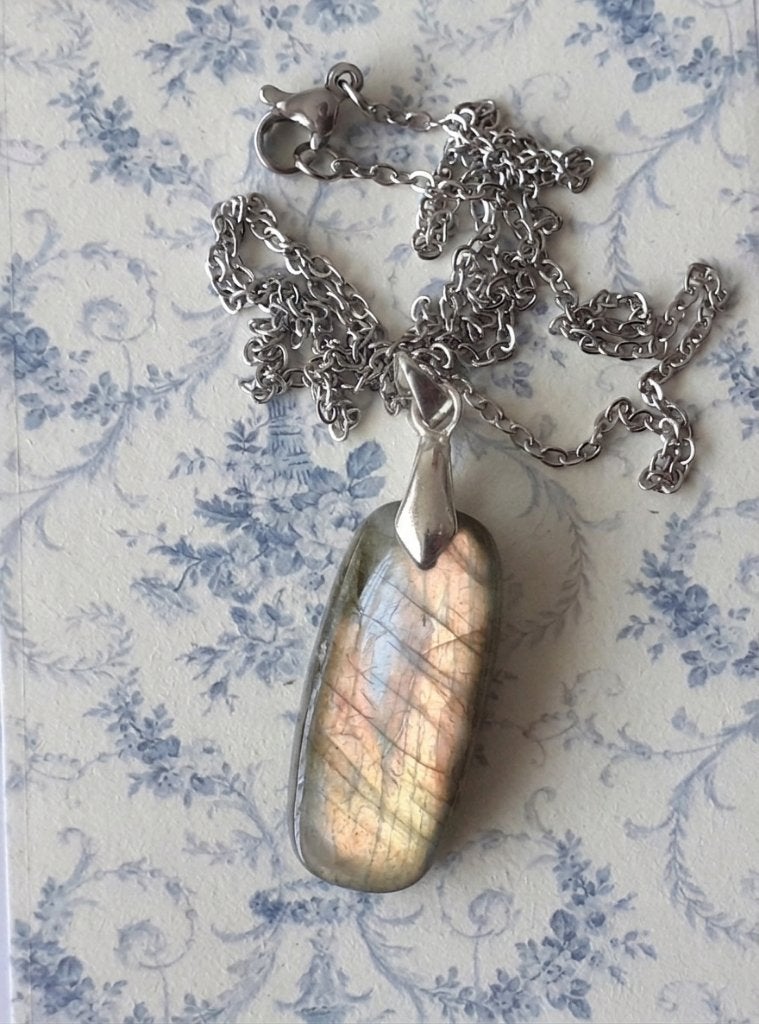 Ketting edelsteen hanger zeldzame oranje labradoriet, Nieuw, Oranje, Ophalen of Verzenden, Steen of Mineraal