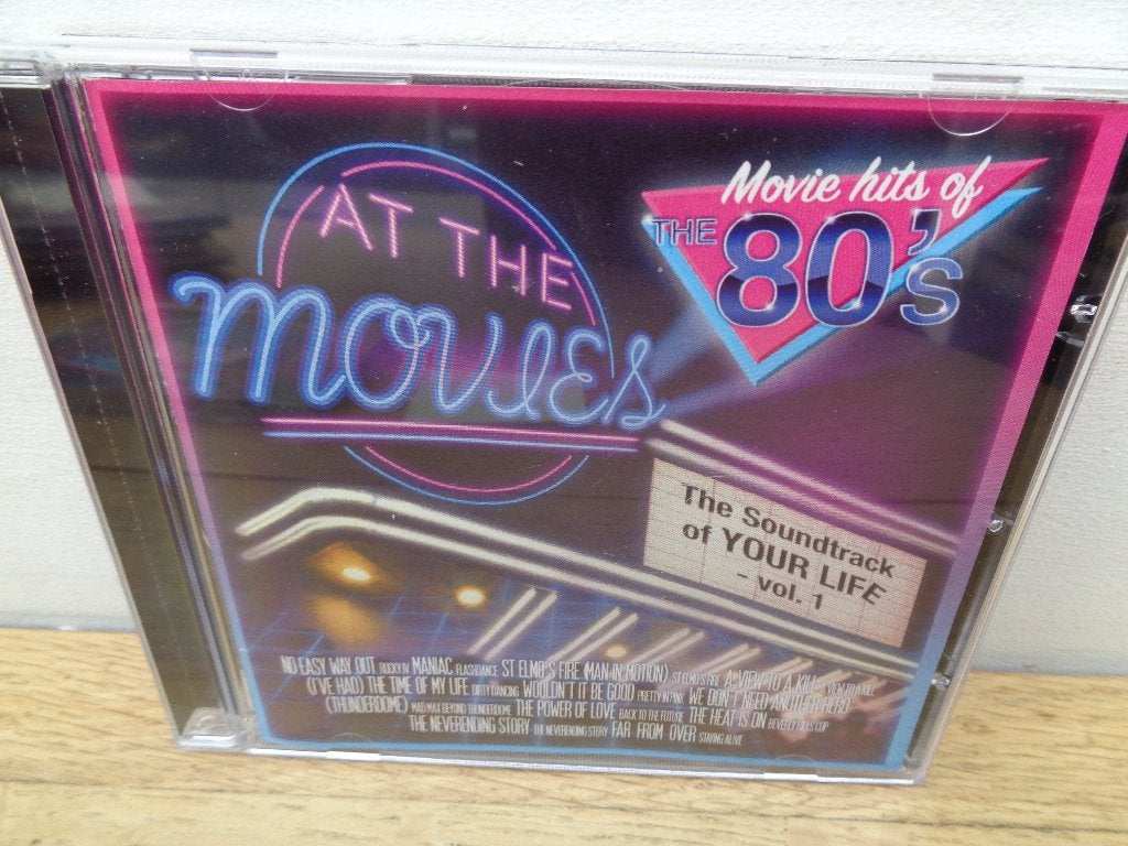 At the Movies CD "Movie Hits of the 80's" [Sweden-2020], CD & DVD, CD | Musiques de film & Bandes son, Enlèvement ou Envoi, Autres types