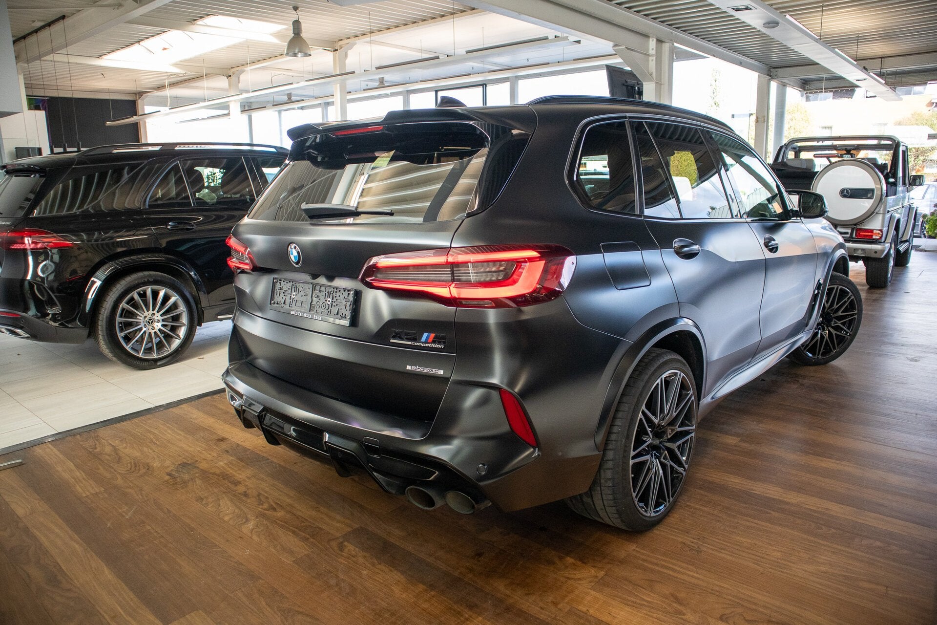 BMW X5 M COMPETITION LICHTE VRACHT, PANO, FROZEN, BOWERS WI, Auto's, Zwart, Bedrijf, 5 deurs, 2 zetels