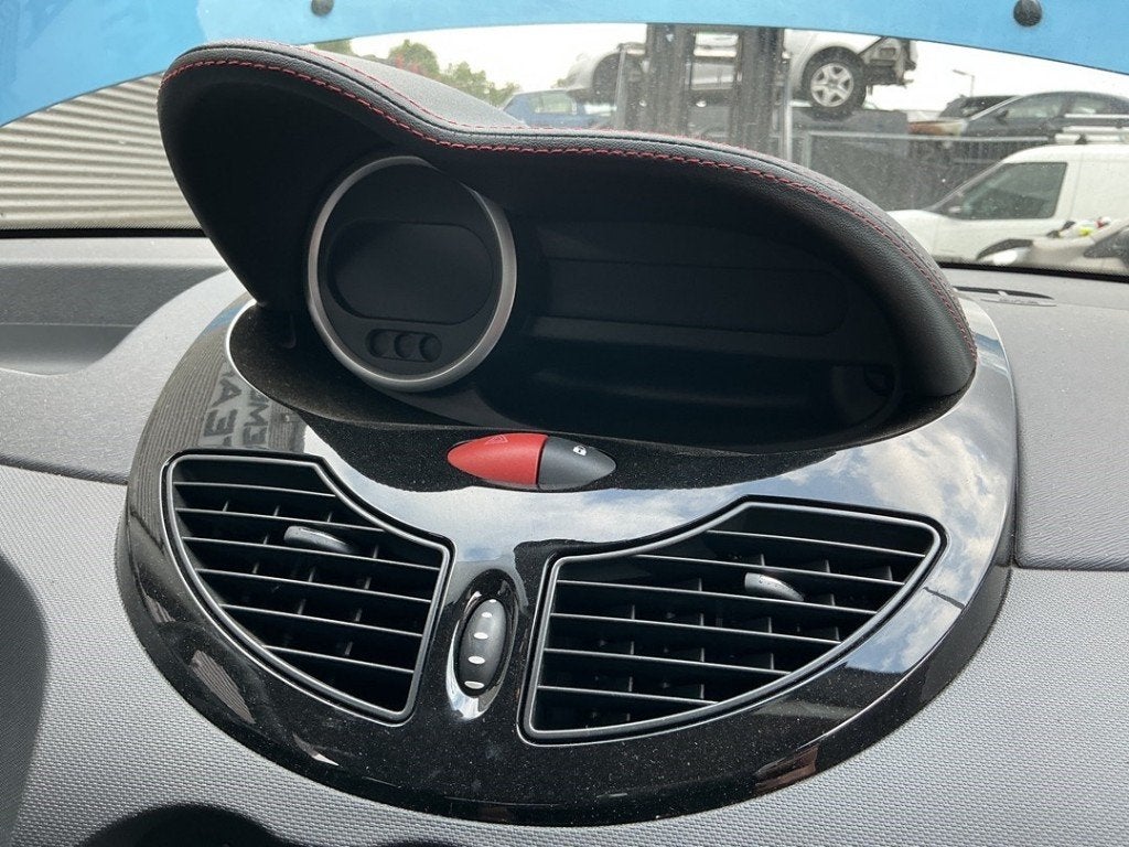 COCKPIT Renault Twingo II (CN) (01-2007/09-2014), Gebruikt, Renault, Peter-Huppertz-Straße 5
51063  Köln, DE, Dialog.deutschland@renault.de