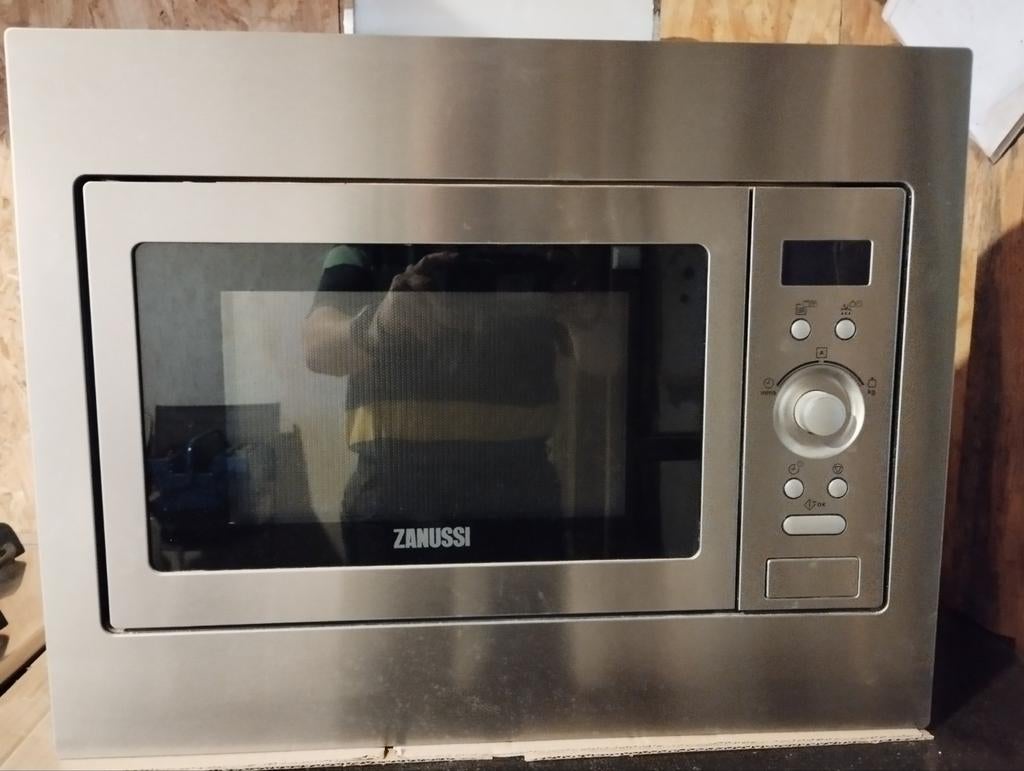 ZANUSSI. micro-onde, Elektronische apparatuur, Microgolfovens, Ophalen, Oven
