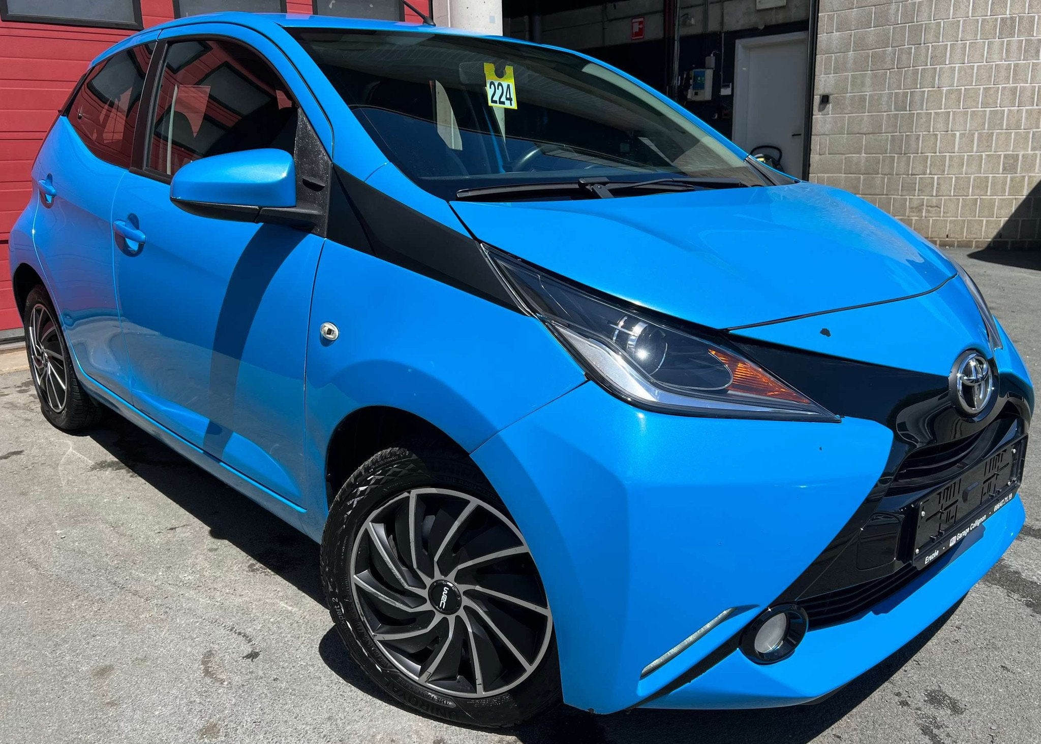 Toyota Aygo 1.0i VVT-i x-music + CAR-PASS + CLIM (bj 2017), Auto's, Toyota, 4 zetels, Gebruikt, Euro 6, Blauw