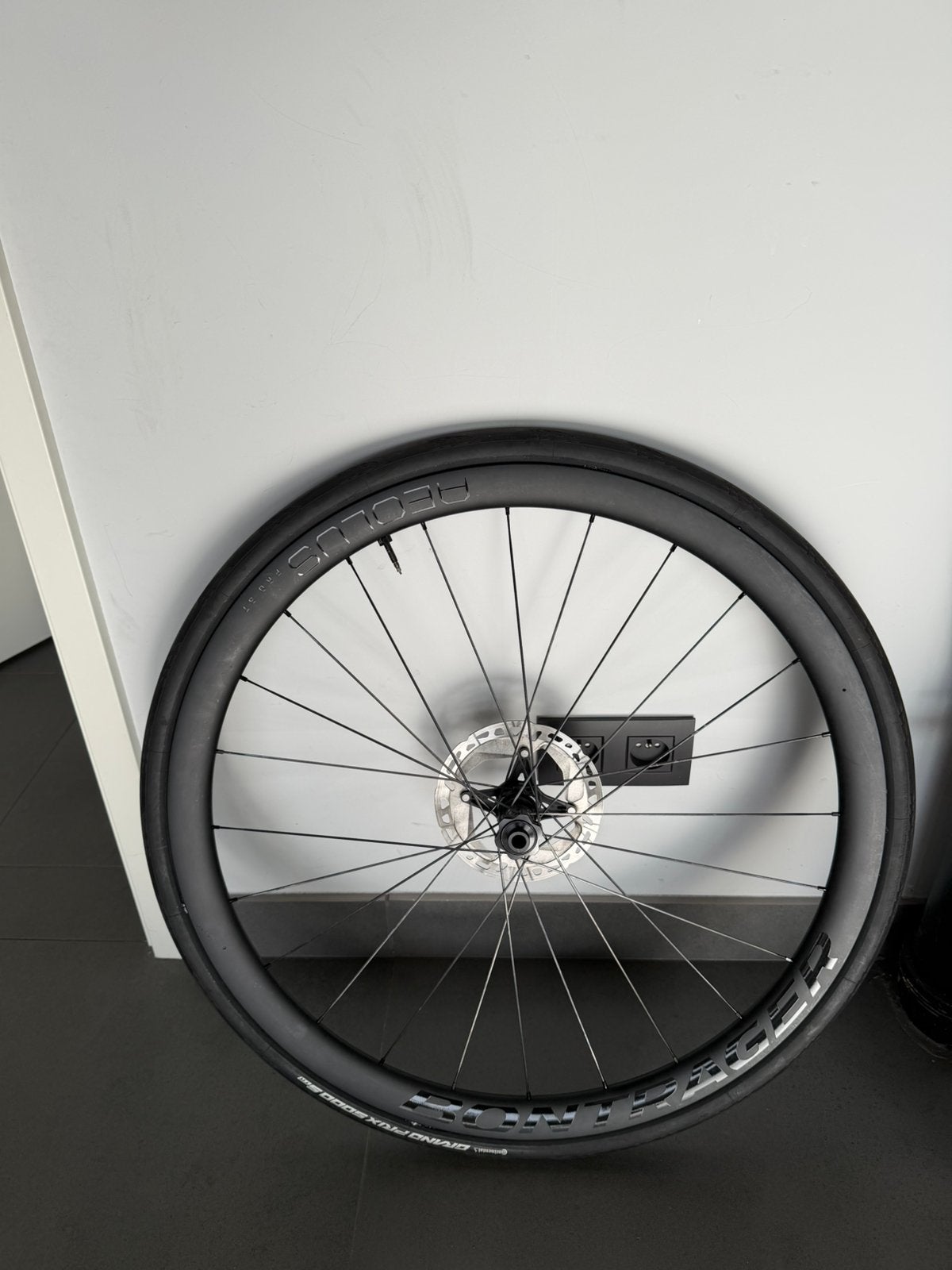 Bontrager Aeolus Pro 37 TLR Disc racewielen, Gebruikt, Racefiets, Carbon, Ophalen