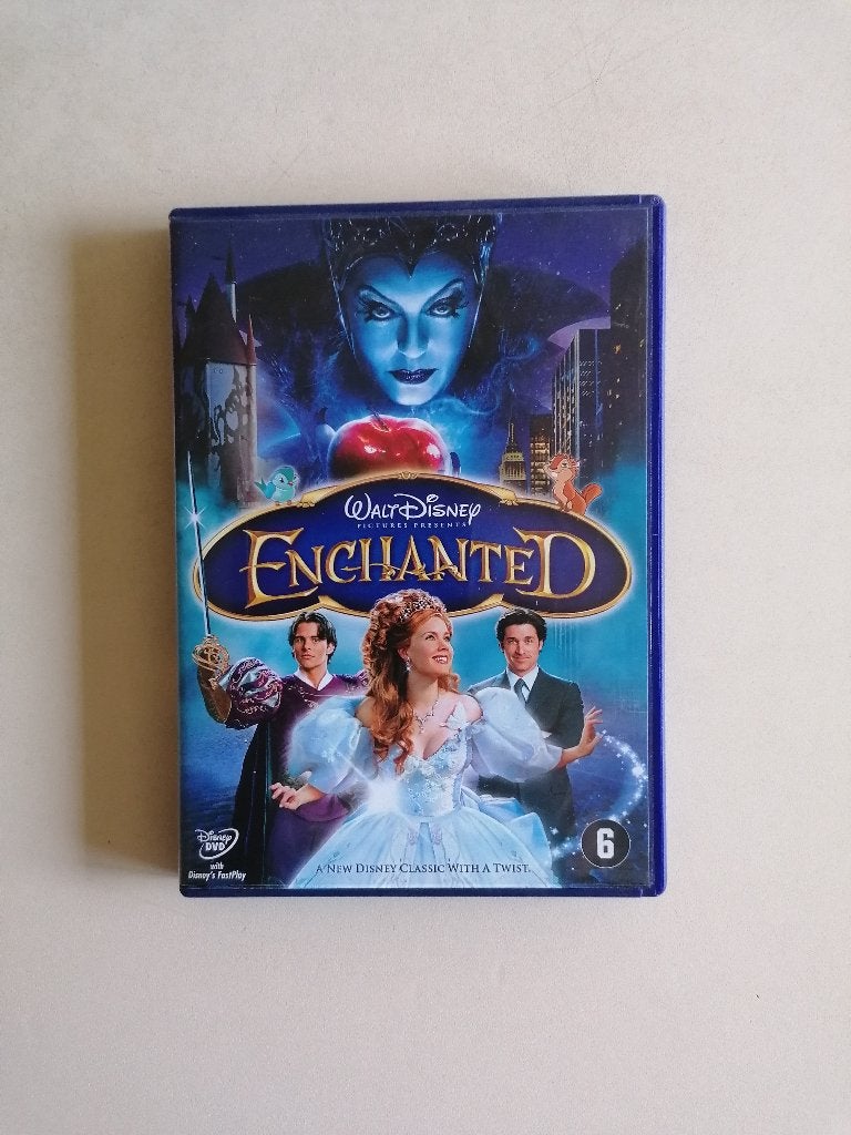 Un conte de fées en DVD : ENCHANTED by WALT DISNEY, Tous les âges, Enlèvement ou Envoi, Comme neuf