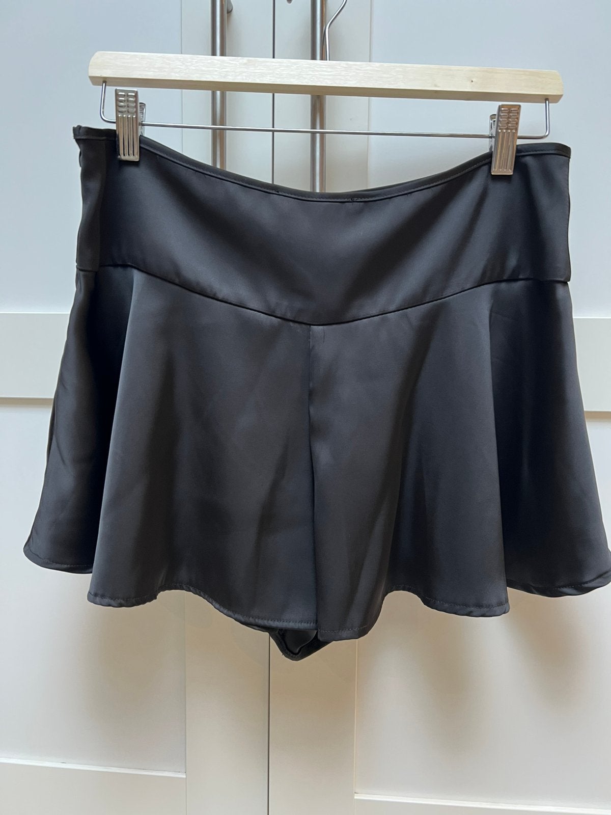 Broek rokje Zara, nieuw, maatje Large, Enlèvement ou Envoi, Au-dessus du genou, Noir, Taille 42/44 (L)