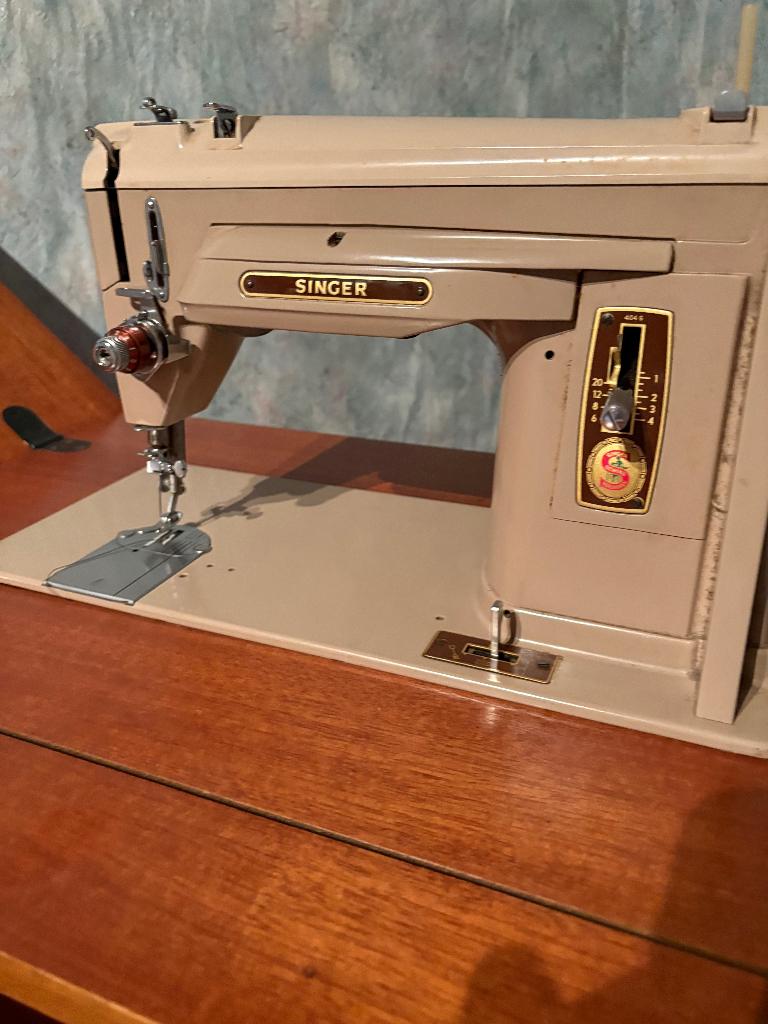 Collectors item- Singer naaimachine in originele houten kast, Ophalen