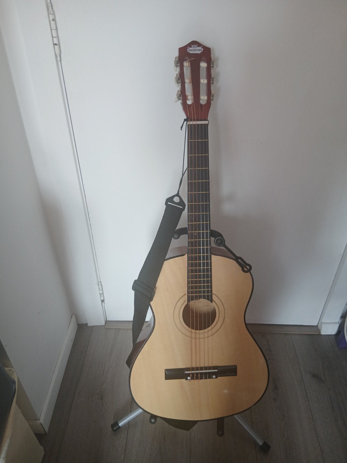 Magnifique guitare neuve classique bicolore acajou et beige