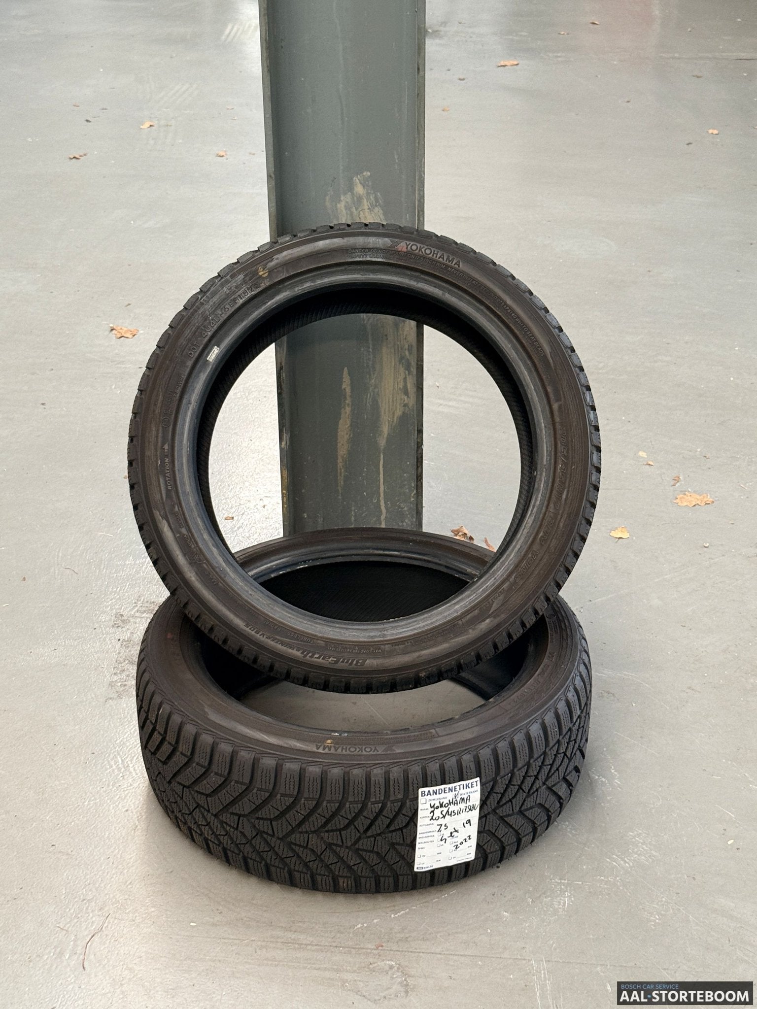 2x winterband 205/45 R17 88V Bridgestone BluEarth WinterV905, Auto-onderdelen, Banden en Velgen, Ophalen, Gebruikt, -, -