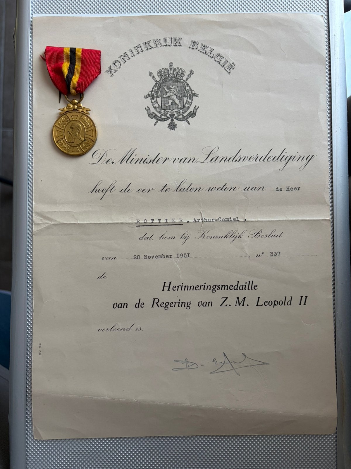 Diploma Regering Leopold 2, Verzamelen, Ophalen of Verzenden, Landmacht, Lintje, Medaille of Wings