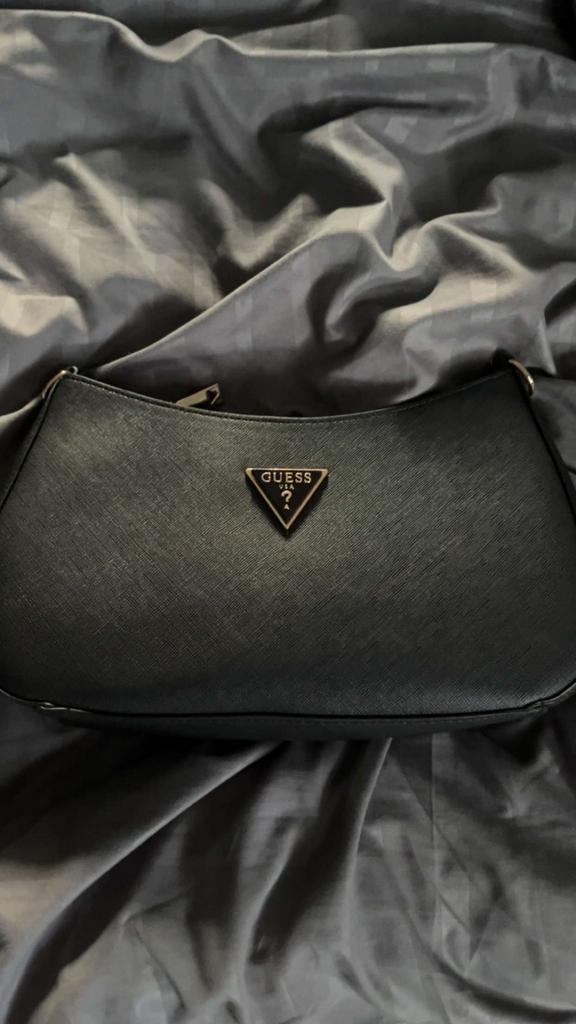 Guess tas, Handtassen en Accessoires, Tassen | Damestassen, Zo goed als nieuw, Handtas, Zwart, Ophalen of Verzenden