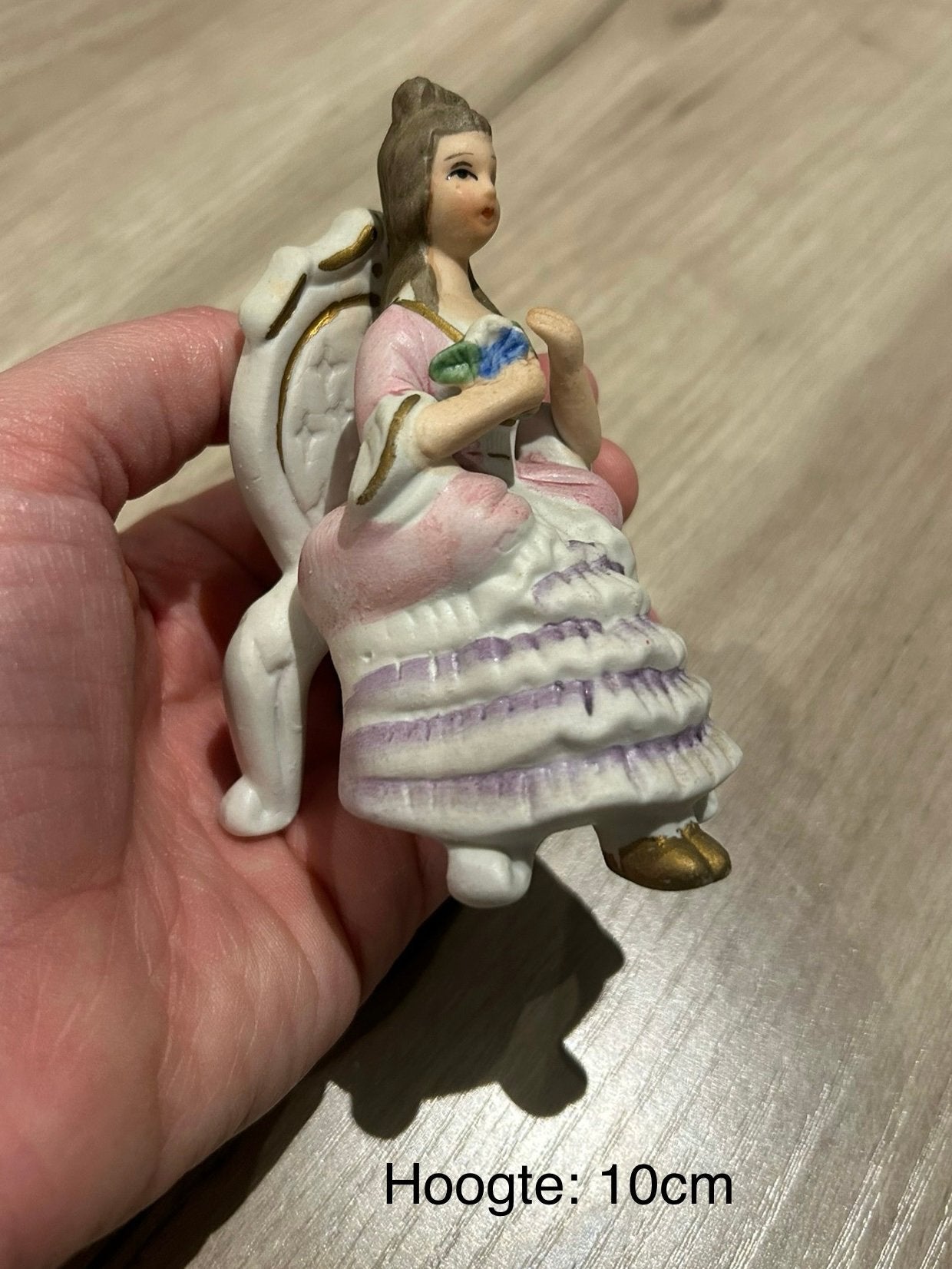 Beeldje dame op stoel, Ophalen of Verzenden, Zo goed als nieuw, Mens