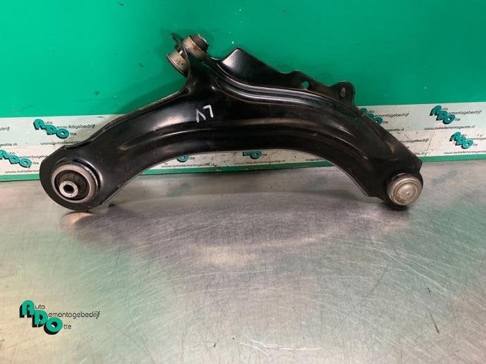 Bras de suspension avant gauche d'un Renault Megane (Megane, Renault, -, 3 mois de garantie, Utilisé