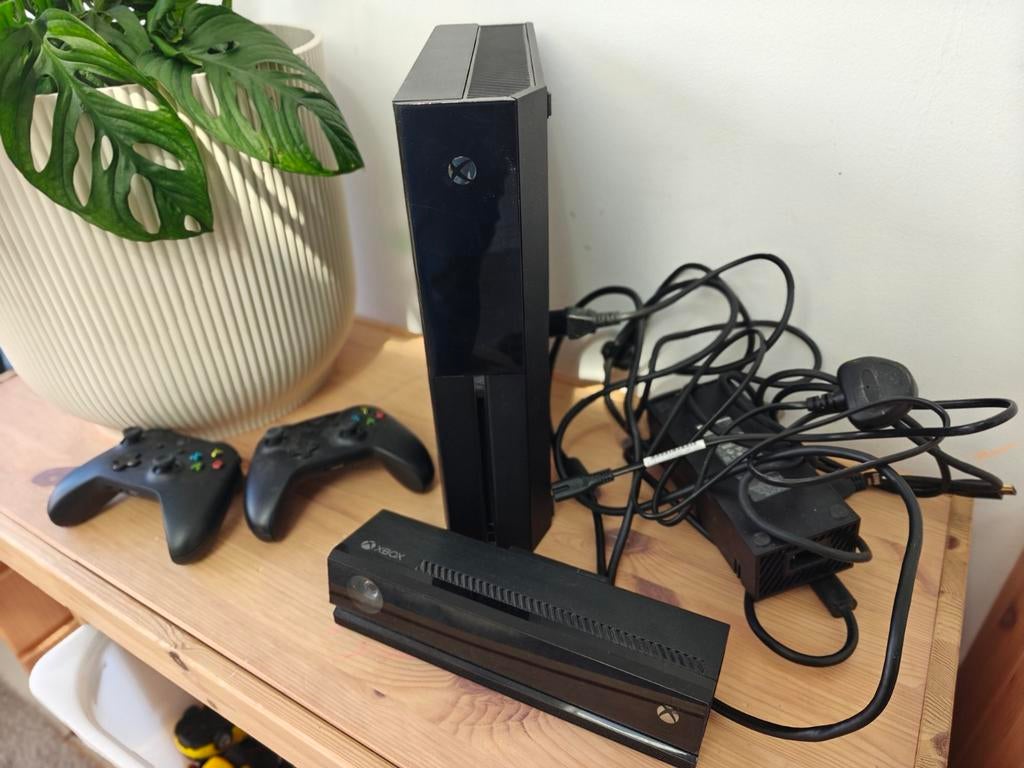 XBox One avec Kinect et manettes, Enlèvement, Avec kinect