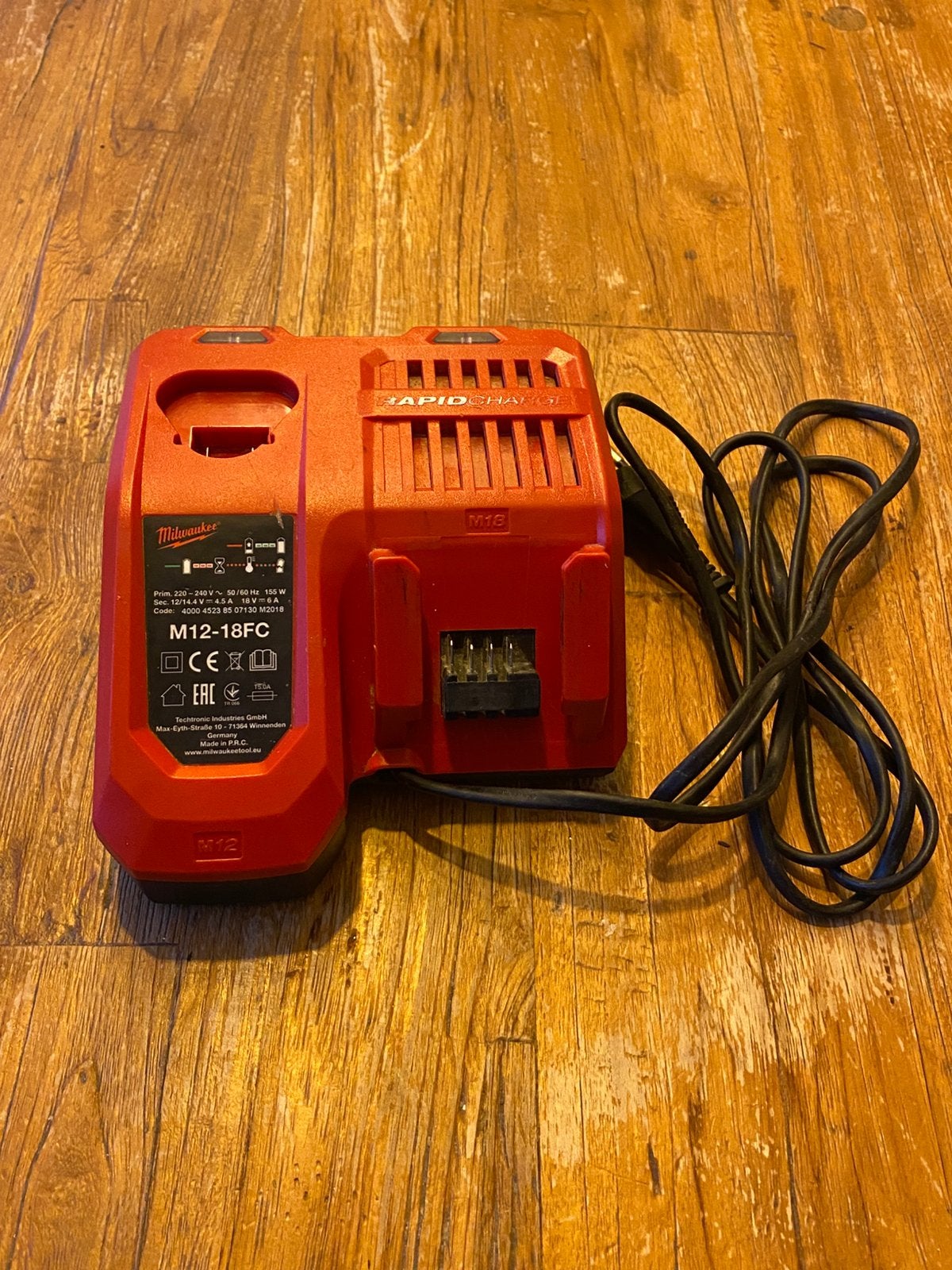 Chargeur rapide Milwaukee, Bricolage & Construction, Outillage | Outillage à main, Enlèvement ou Envoi, Comme neuf, Milwaukee