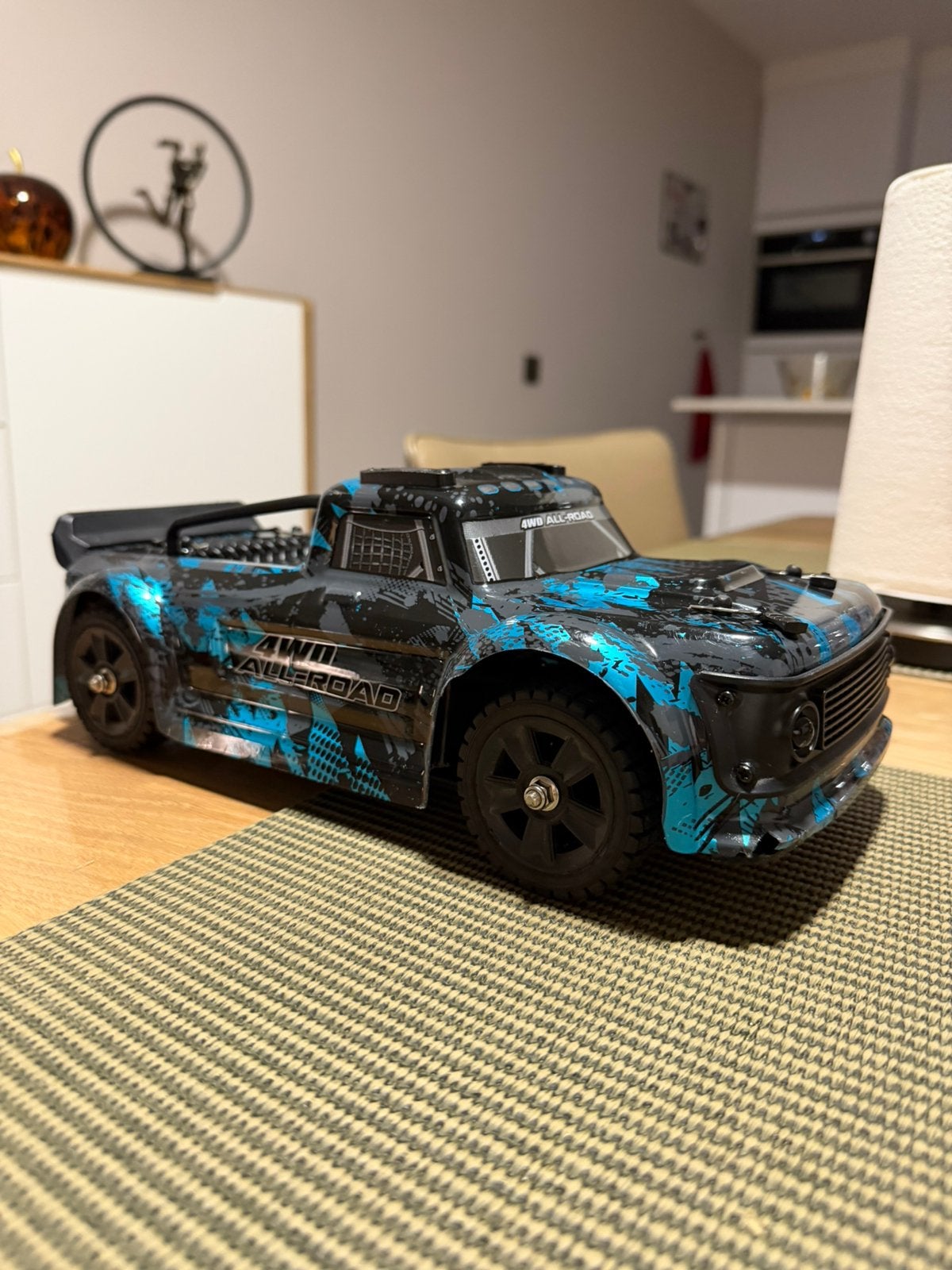 Rc auto 4 wheel drive, Ophalen of Verzenden, Zo goed als nieuw