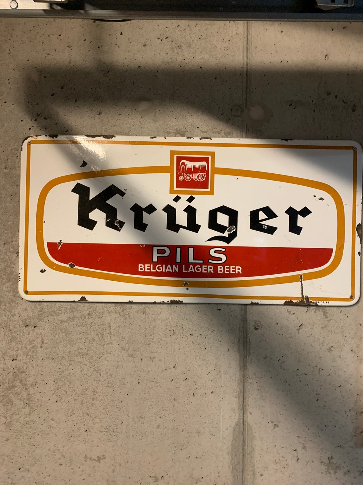 Emaille bord kruger pils, Enlèvement