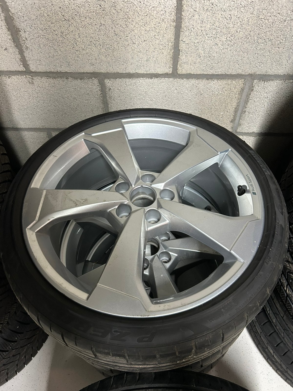 Origineel Audi 19 inch Sport A3/ rs3 velgen met banden, Enlèvement, Pneus hiver