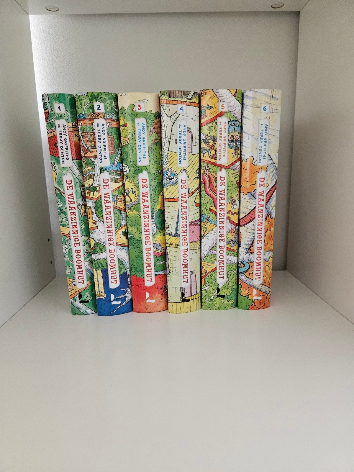 De waanzinnige boomhut (de eerste 6 boeken van de reeks), Boeken, Ophalen