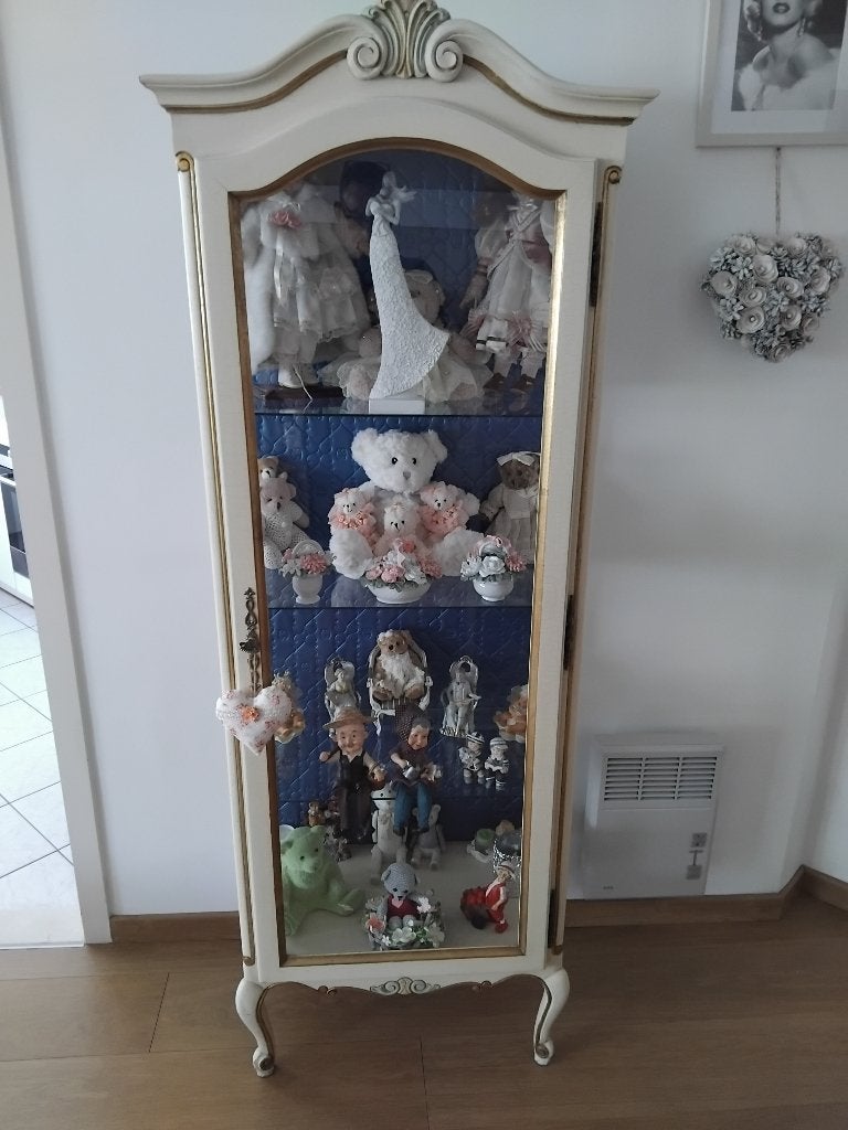 vitrinekast in barok rococolotstijl met sierlijke gouden., Ophalen