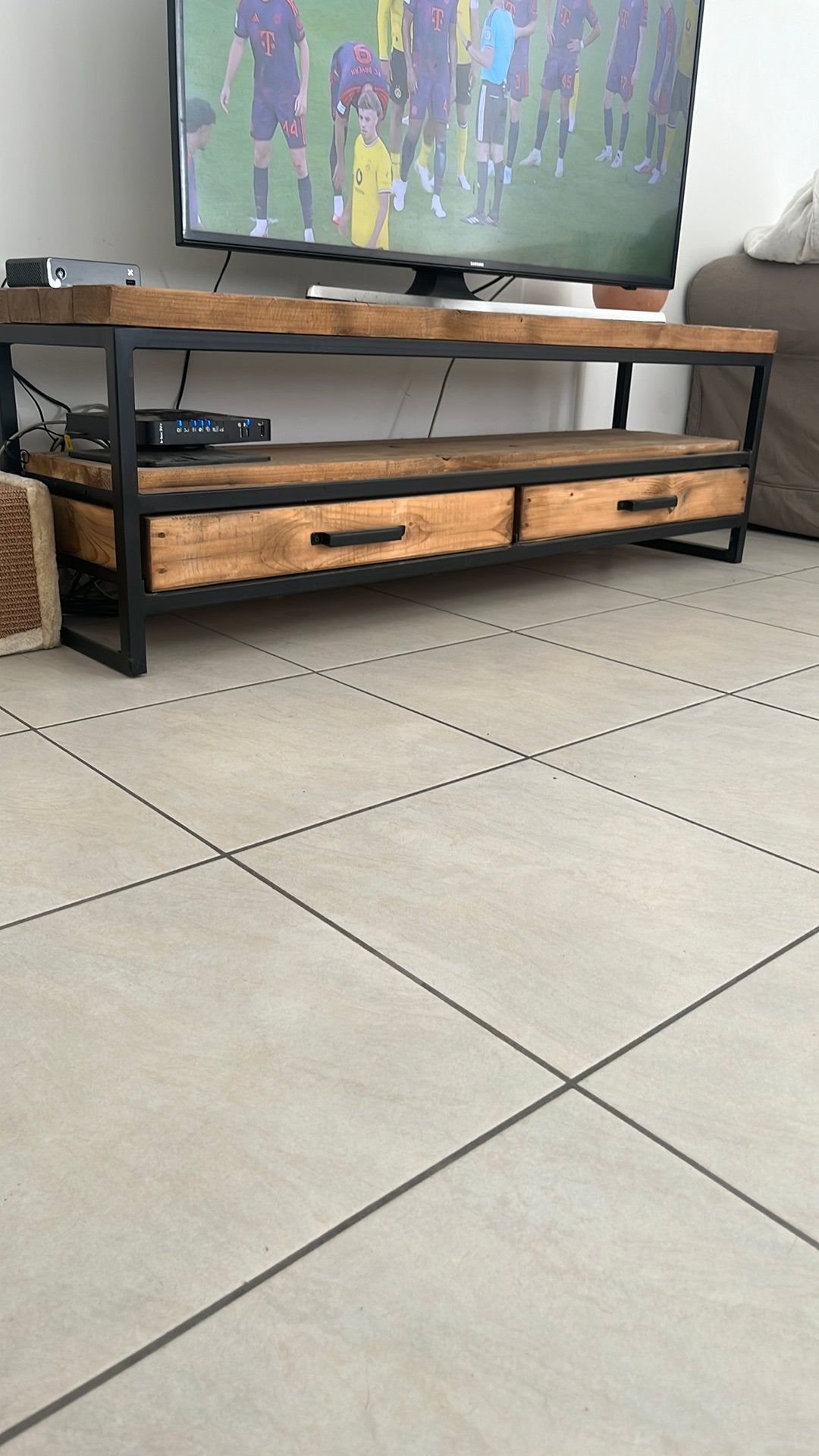 Tv meubel - Heikenhout, Ophalen, 150 tot 200 cm, Eikenhout, Zo goed als nieuw