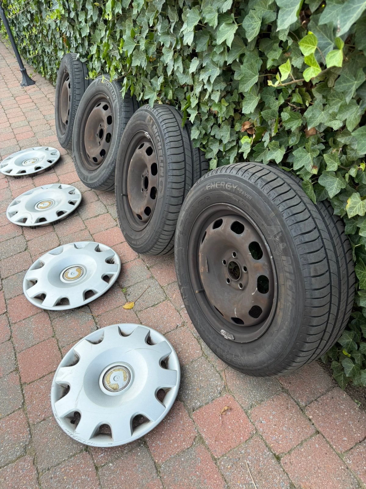 Zomer banden Michelin met deksels en velgen, Auto-onderdelen, Ophalen, 15 inch, Banden en Velgen, 195 mm