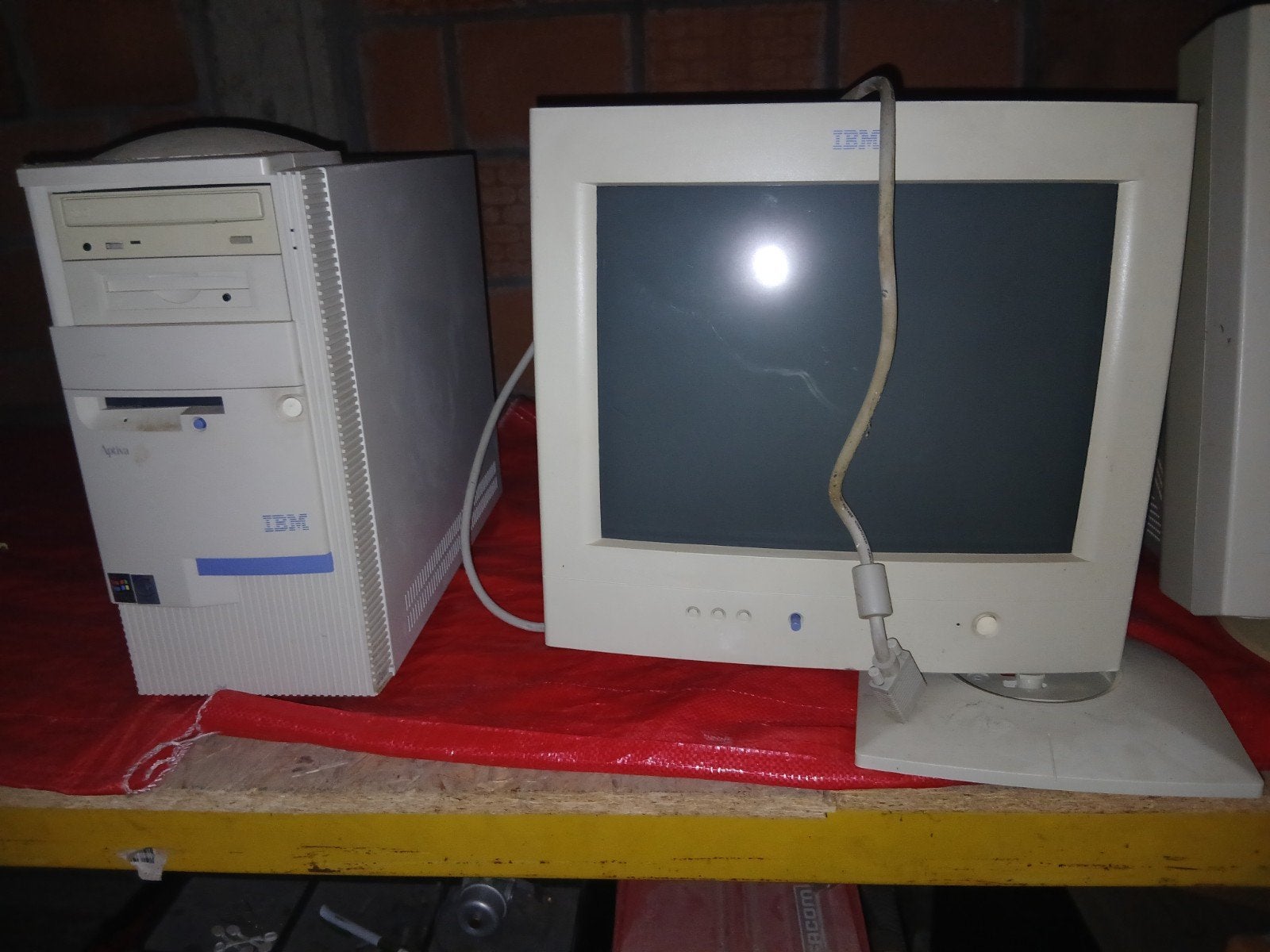 Vintage IBM Aptiva PC + IBM CRT Monitor – Retro Project, Ophalen