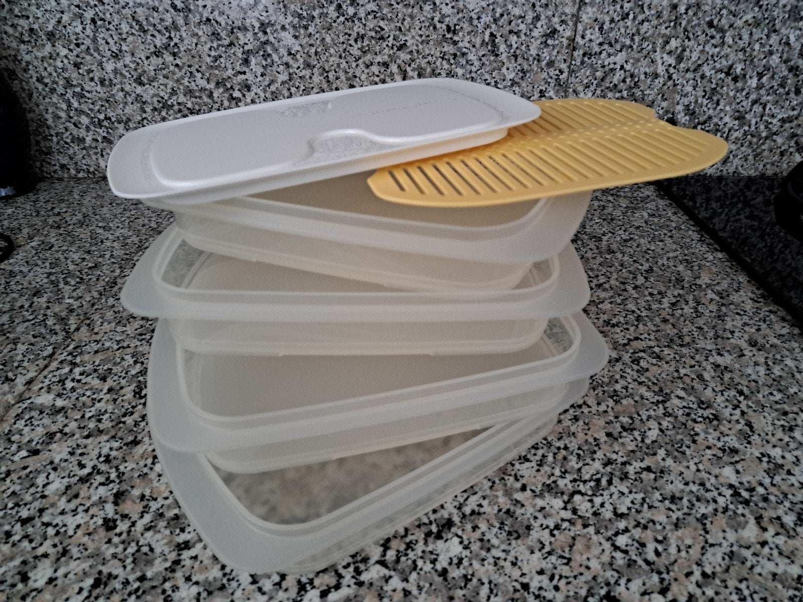TUPPERWARE Vershouddoos, Huis en Inrichting, Ophalen, Bewaardoos, Wit, Zo goed als nieuw
