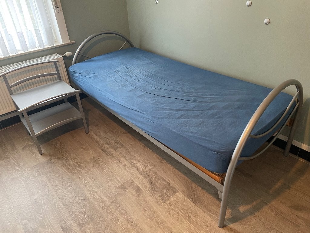 Bed (eenpersoonsbed), Huis en Inrichting, Ophalen, 90 cm, Eenpersoons, Zo goed als nieuw