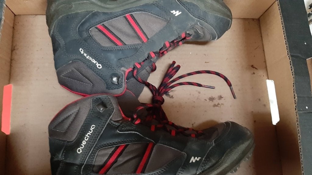 Stap- speelboots Quechua 37 zwart rode veters, Zwart, Zo goed als nieuw, Quechua, Wandelschoenen