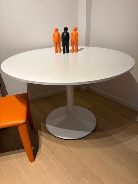 Design tafel (Tulip) KOOPJE, Huis en Inrichting, Ophalen, 100 tot 150 cm, Rond, Zo goed als nieuw