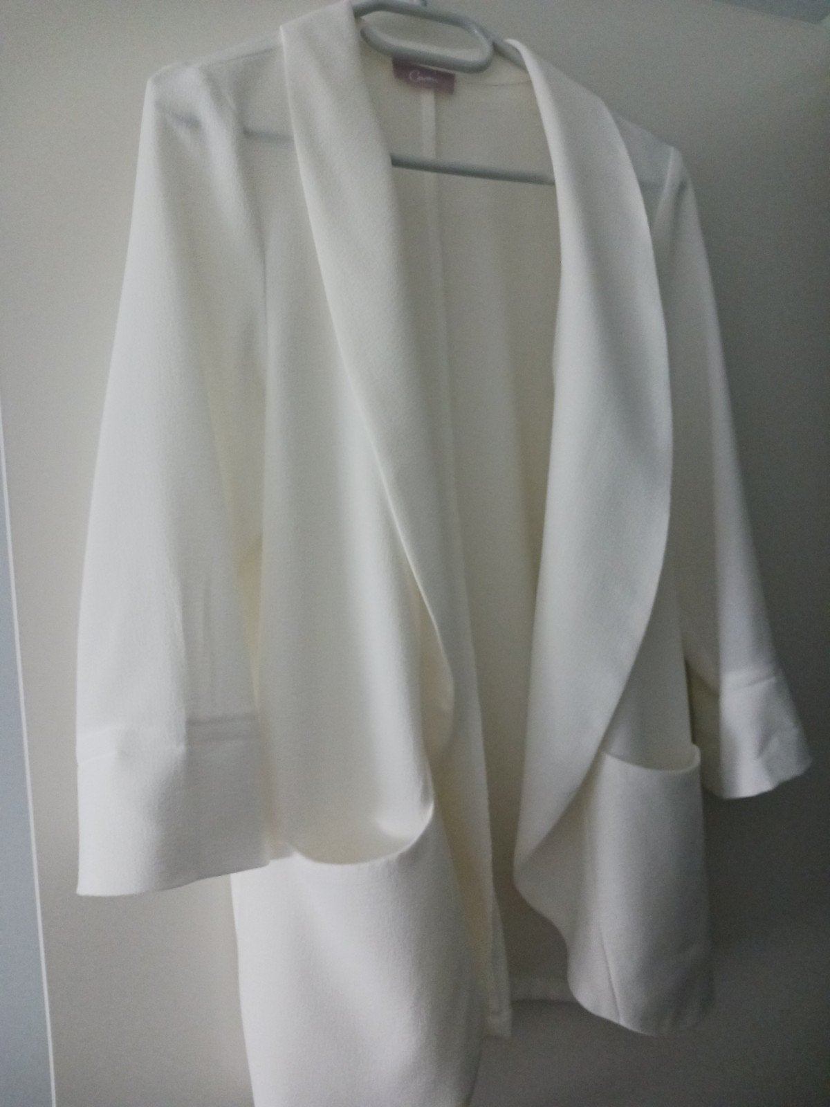 Jasje merk Cassis net als nieuw te koop. M 44, Kleding | Dames, Jasjes, Kostuums en Pakken, Ophalen, Cassis, Wit, Maat 42/44 (L)