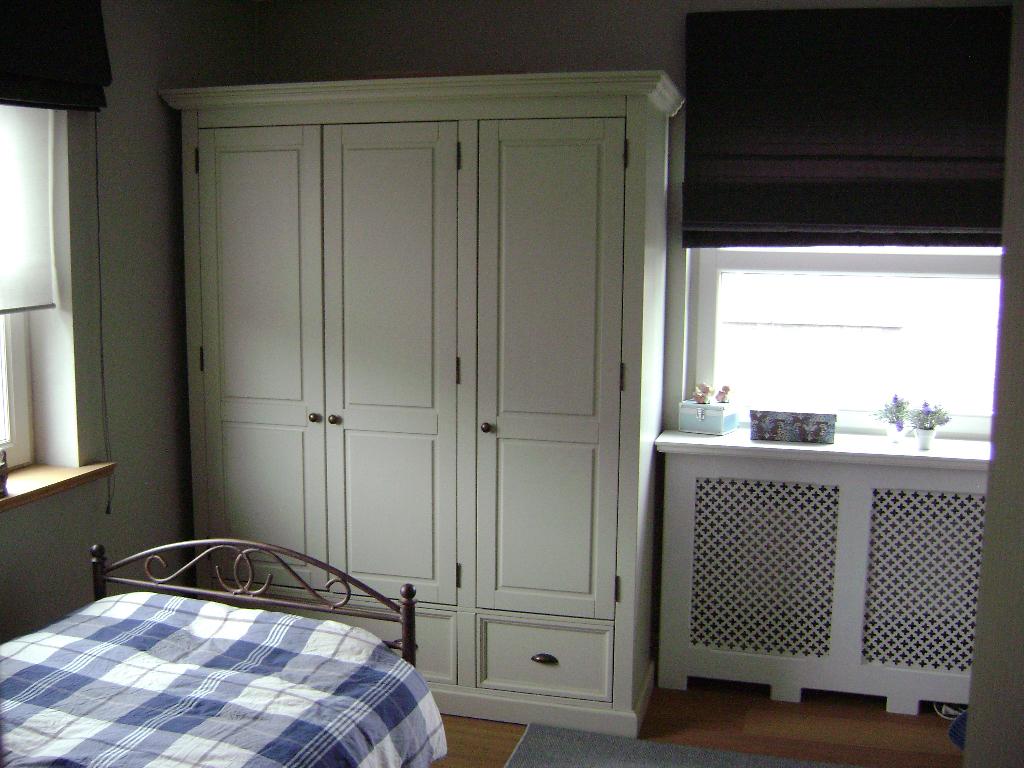 Metalen eenpersoonsbed met matras en lattenbodem, Huis en Inrichting, Slaapkamer | Bedden, Ophalen, Vintage, Zo goed als nieuw