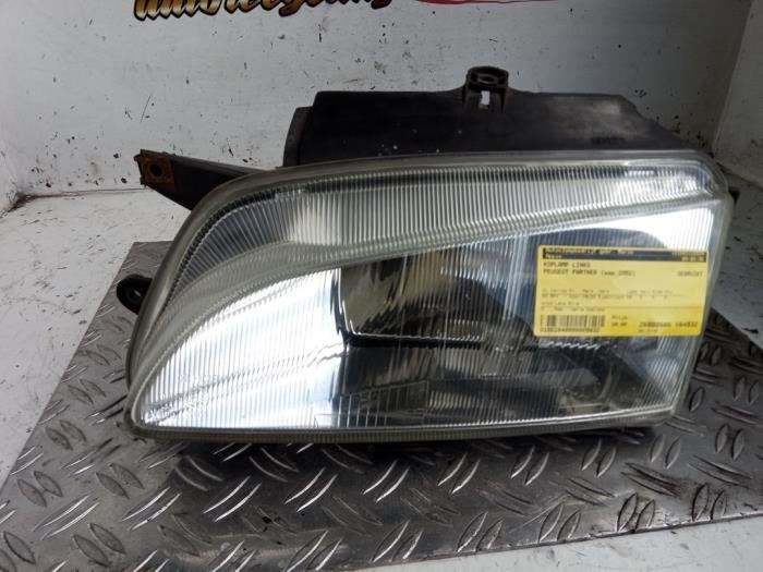 Koplamp links van een Peugeot Partner, Gebruikt, -, -, -