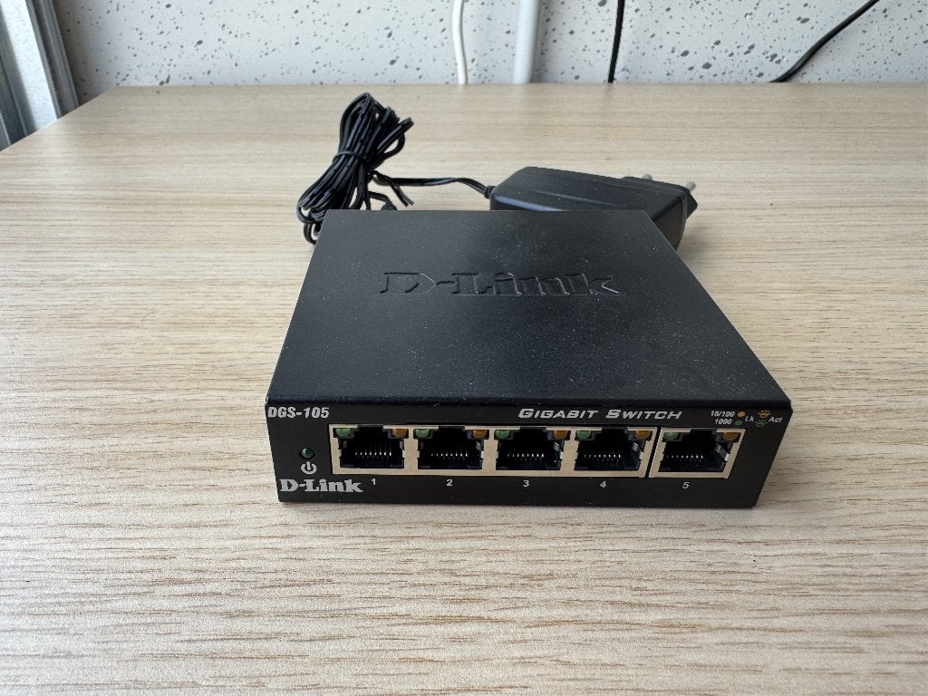 D-Link DGS-105, Computers en Software, Netwerk switches, Ophalen of Verzenden