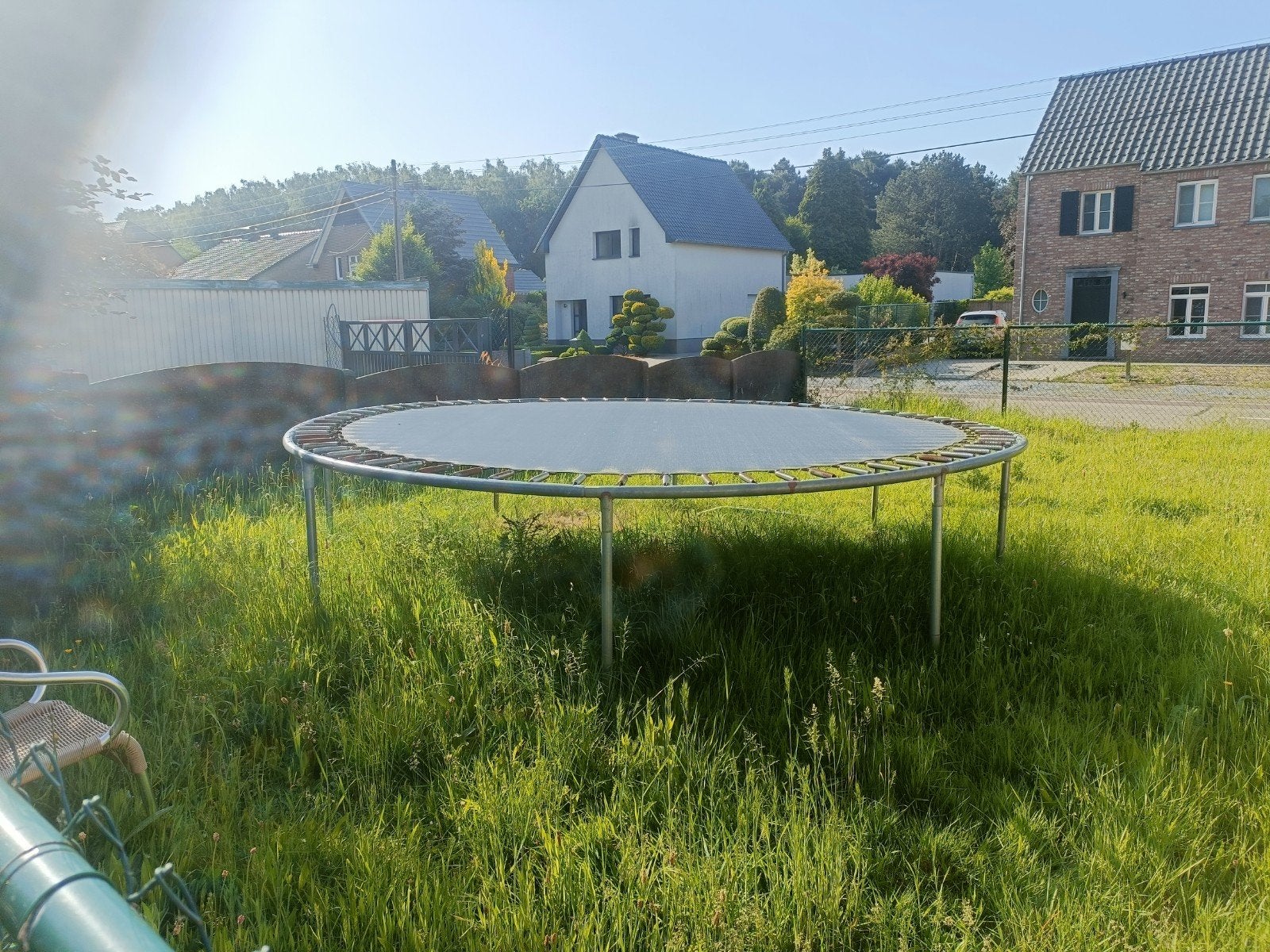 Trampoline gratuit, Enlèvement