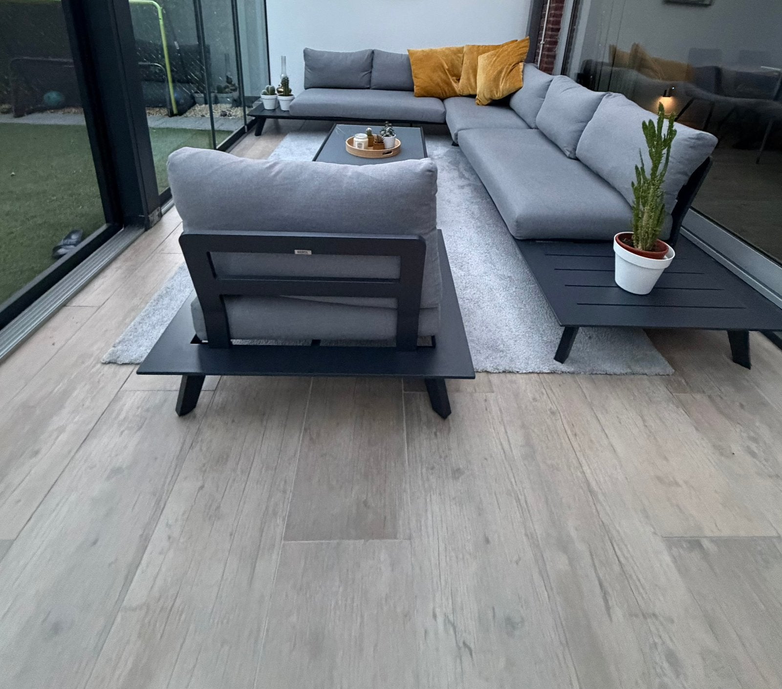 Luxe loungest, Ophalen, Zo goed als nieuw