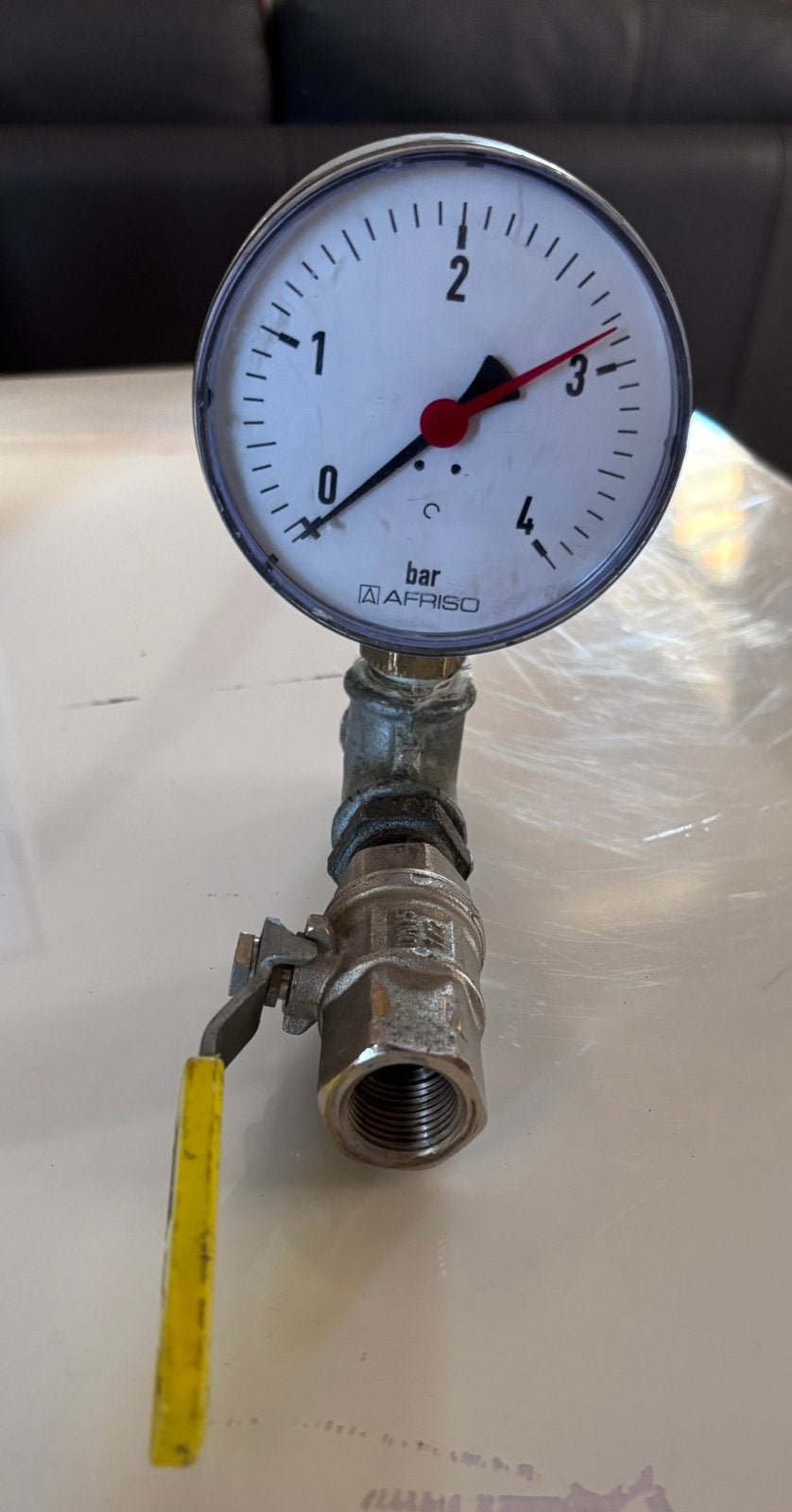 AFRISO manometer met kogelkraan 0–4 bar – CV/verwarming, Elektronische apparatuur, Thuistapinstallaties, Ophalen, Zo goed als nieuw