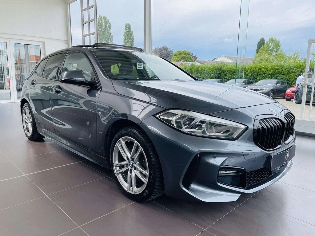 BMW 1 Serie 118 i * GARANTIE + PACK M + TOIT PANO + LED + GP, 100 kW, https://public.car-pass.be/vhr/f5f2dd35-0f21-4d5a-80f3-5a64521a4ba6