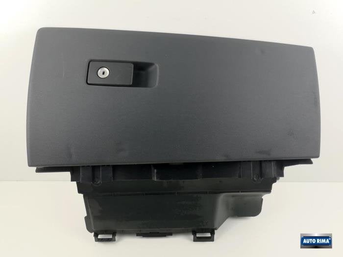 Boîte à gants d'un Volvo V70, -, 3 mois de garantie, Utilisé, -